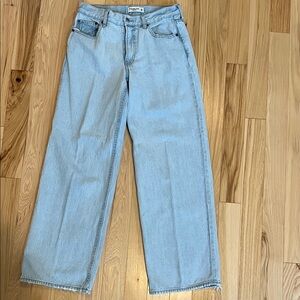 Abercrombie Light Wash, Low Rise, Ultra Loose Fit Jeans - Size 25